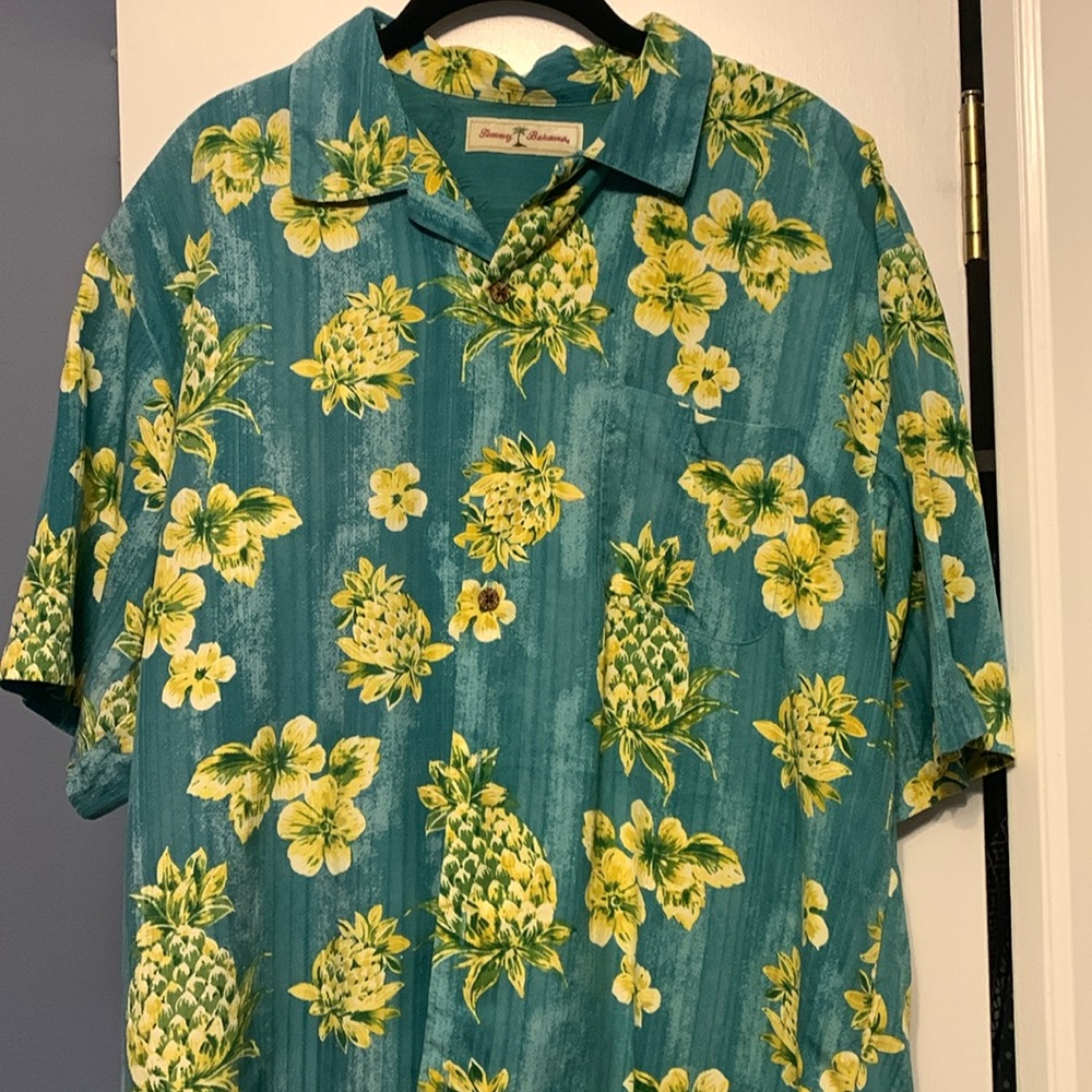 Tommy Bahama men’s button down, 100% silk, size M